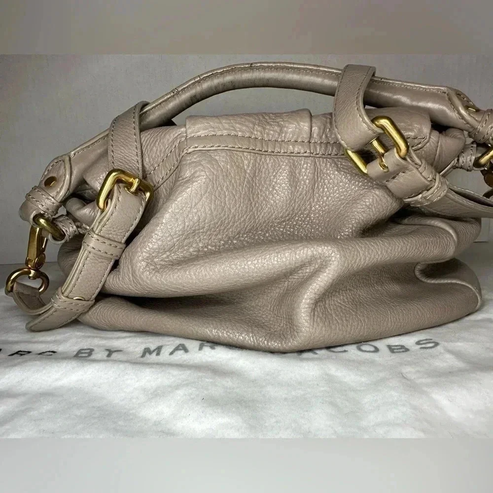 MARC JACOBS LIL UKITA DIRTY MARTINI TAUPE LEATHER CROSSBODY SHOULDER BAG